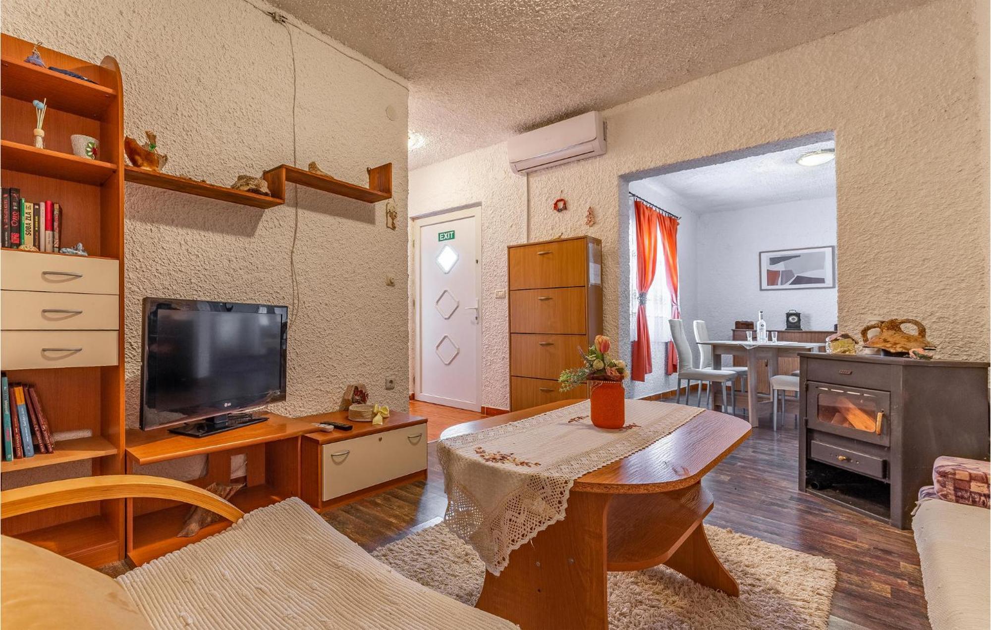 Lovely Apartment In Premantura With Wifi Esterno foto