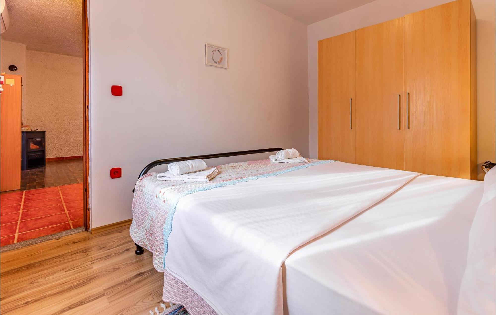 Lovely Apartment In Premantura With Wifi Esterno foto