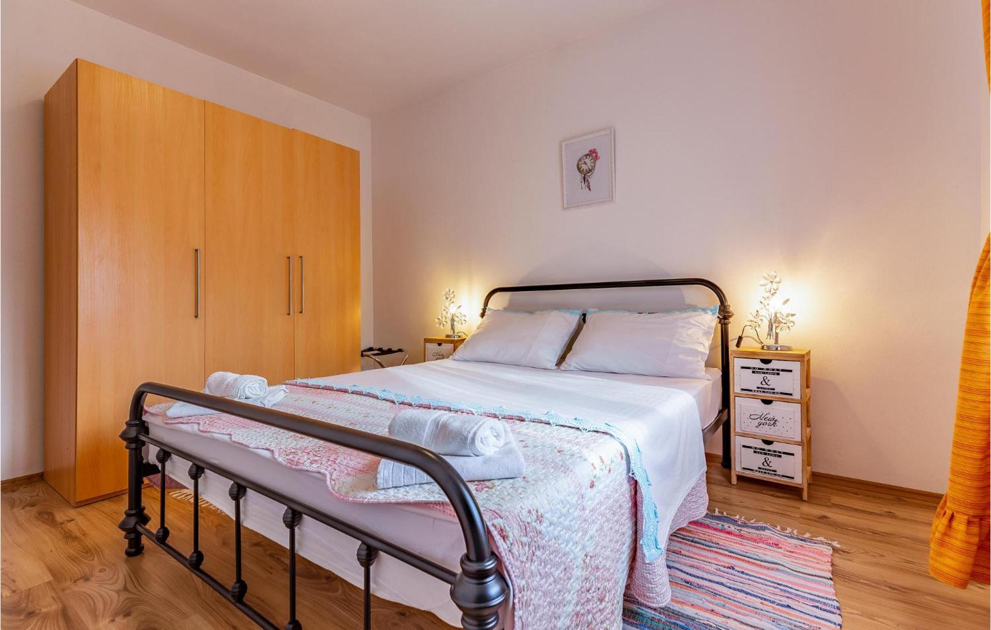 Lovely Apartment In Premantura With Wifi Esterno foto